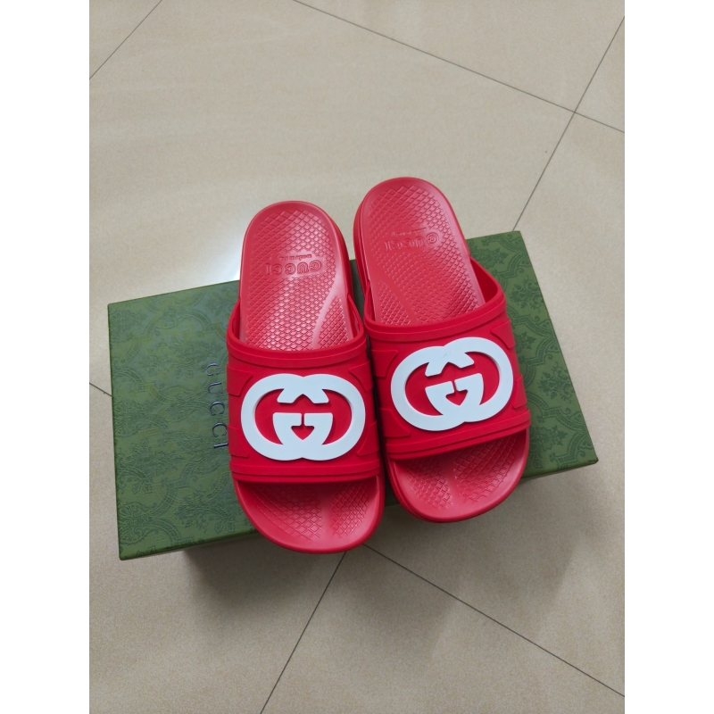 G*u*i slippers